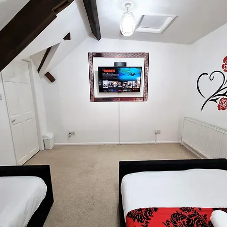 Homestay *rb1gh* For Your Relaxed & Cosy + Free Parking + Free Fast Wifi * *