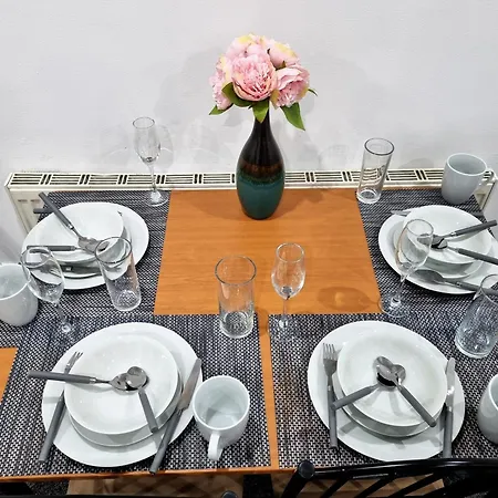 Homestay *rb1gh* For Your Relaxed & Cosy + Free Parking + Free Fast Wifi *